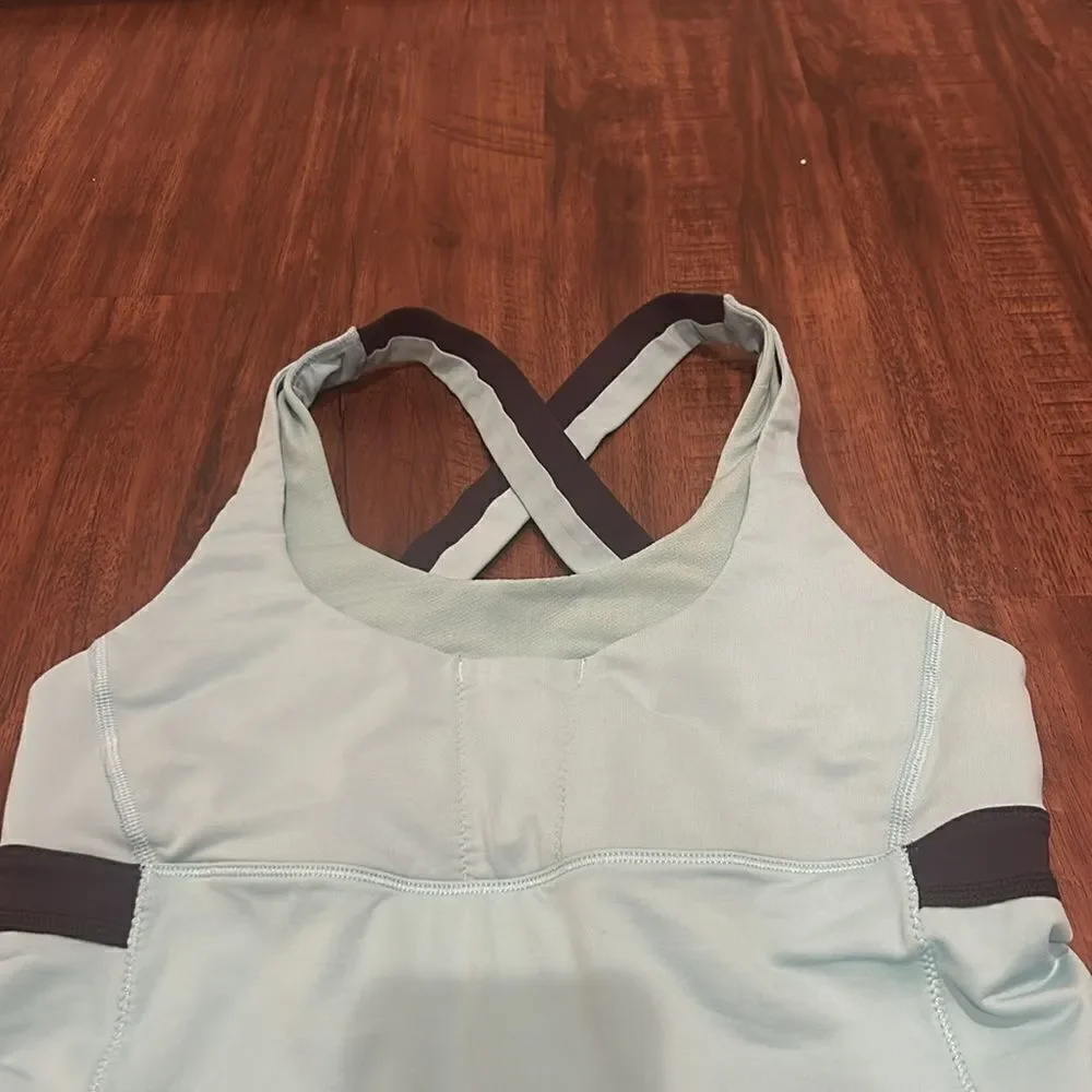 Lululemon Blue Workout Top w Built in Bra, Size 8